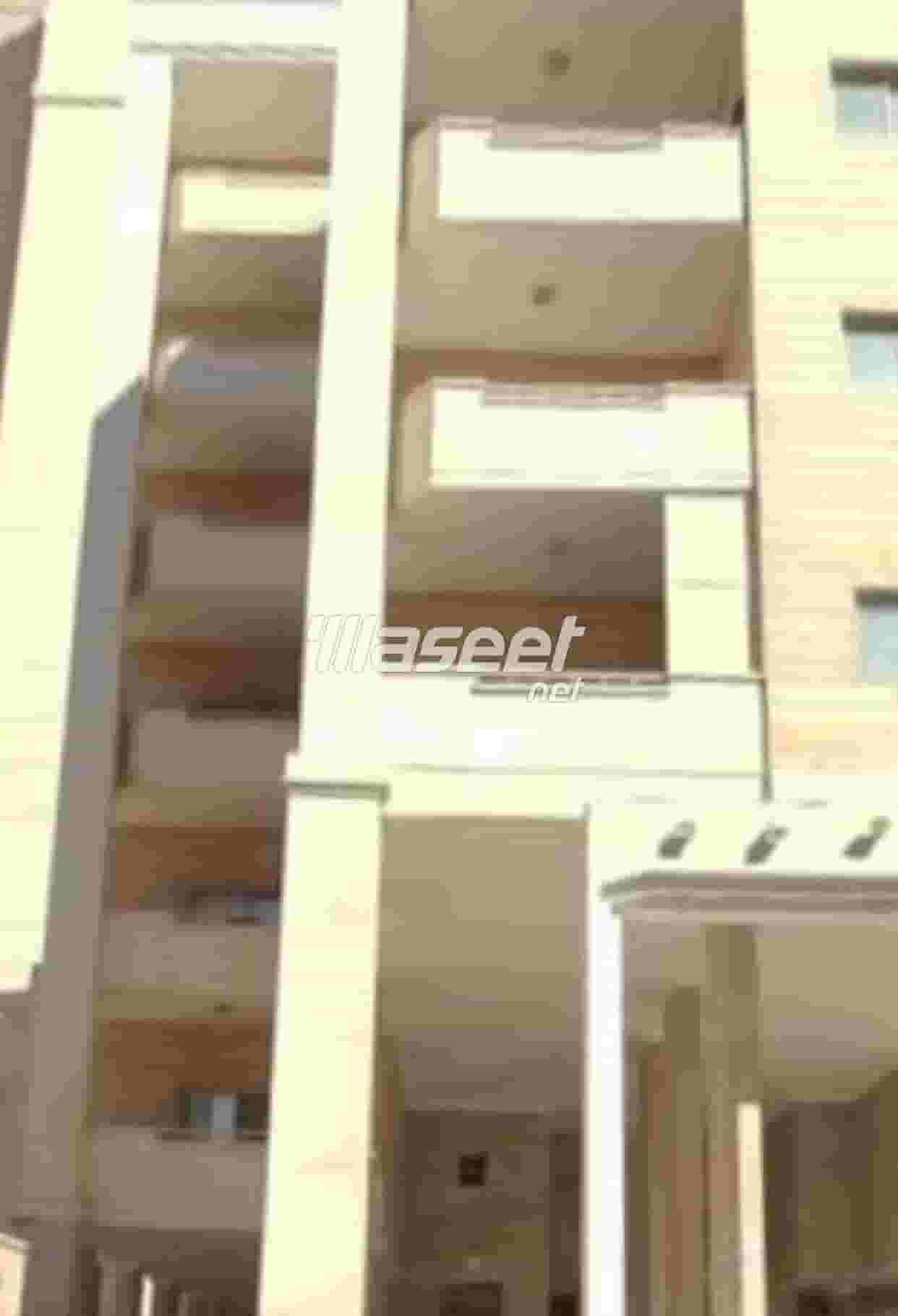 للبيع عمارة في بنيد القار 1050م