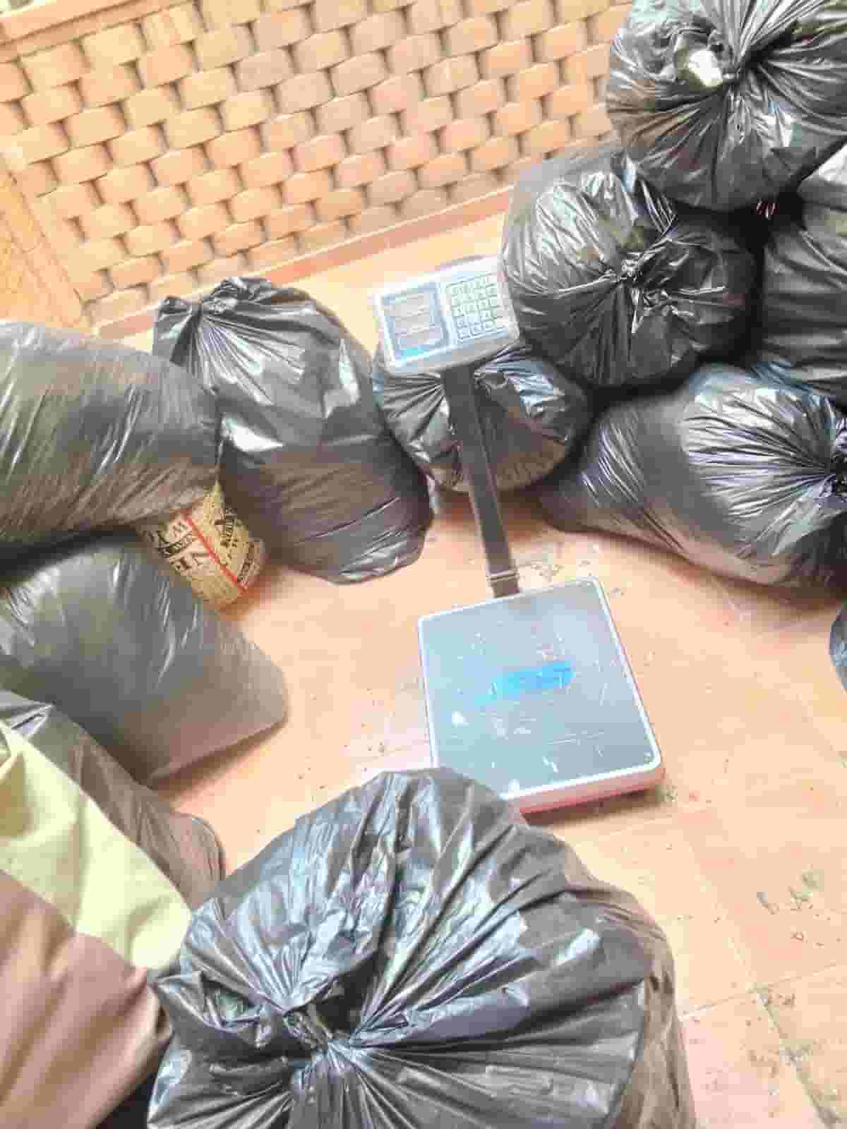 نشتري ملابس وأحذية مستعملة 